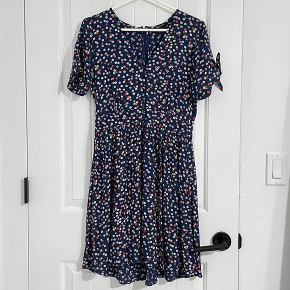 Madewell Dresses & Skirts - Madewell Blue Floral Short-Sleeves Sundress